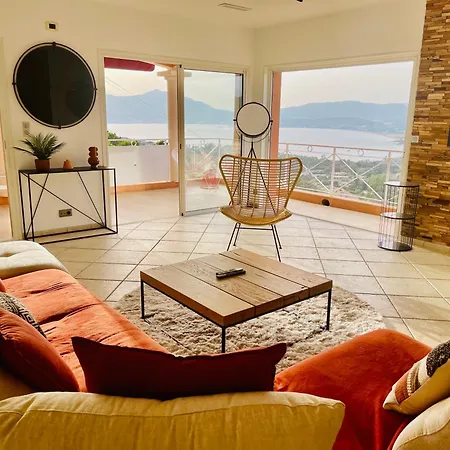 Si- Independante 3 Avec Piscine Et Magnifique Vue En Plein Centre De