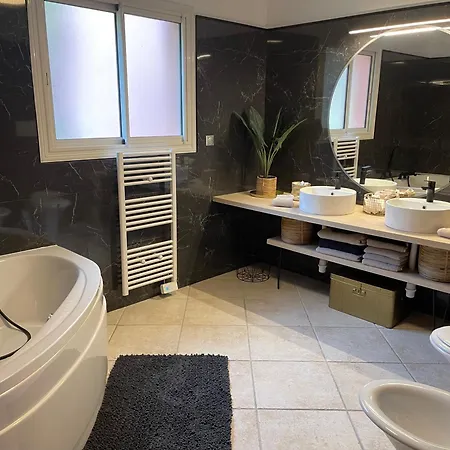 Si- Independante 3 Avec Piscine Et Magnifique Vue En Plein Centre De بورْتِكْسْيو