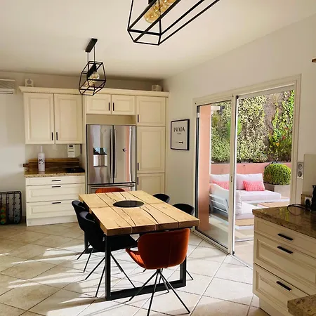 Vakantiehuis Si- Independante 3 Avec Piscine Et Magnifique Vue En Plein Centre De Porticcio (Corsica)