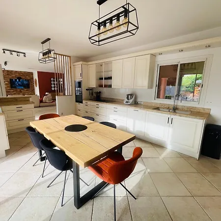 Feriehus Si- Independante 3 Avec Piscine Et Magnifique Vue En Plein Centre De